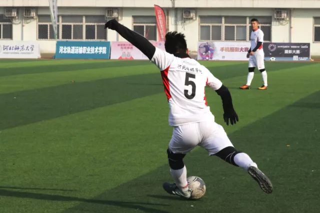 布伦森47+10恩比德末节5中0 尼克斯克76人3-1