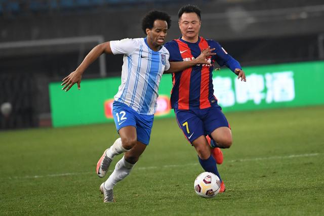 斯诺克世锦赛：丁俊晖暂时领先吉尔伯特 肖国栋淘汰周跃龙晋级